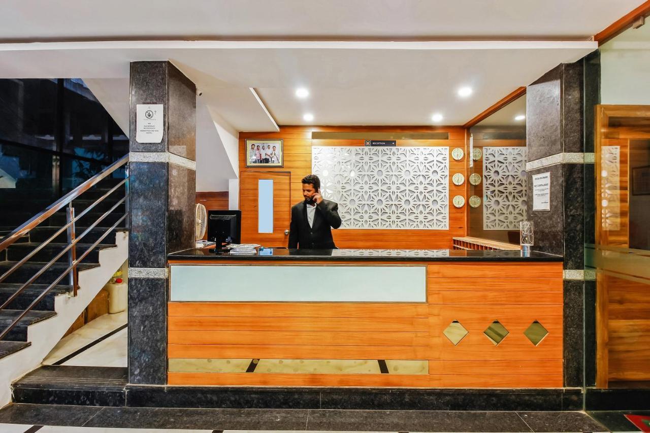 Oyo 29131 Hotel Mn Grand Шамшабад Экстерьер фото