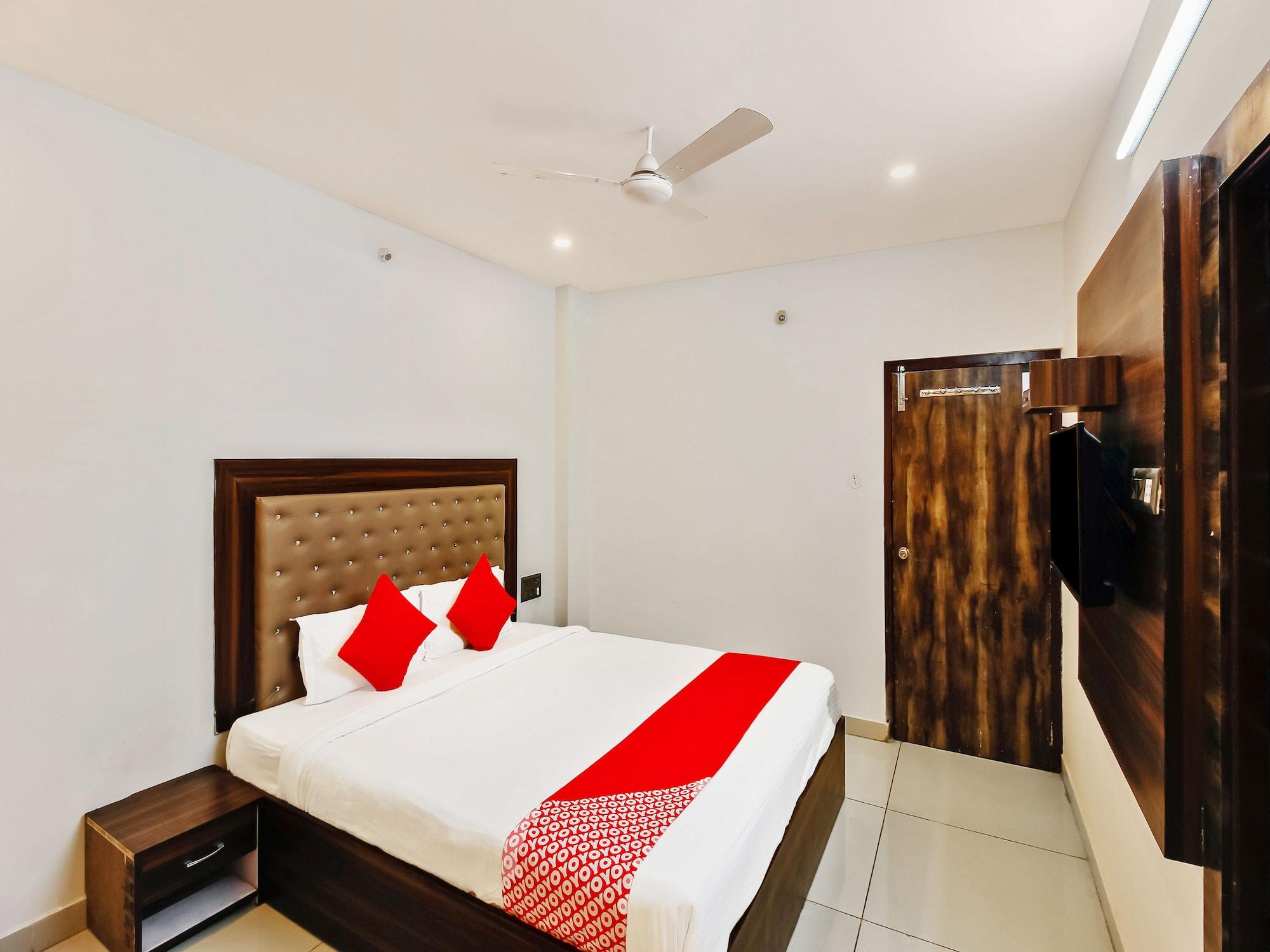 Oyo 29131 Hotel Mn Grand Шамшабад Экстерьер фото