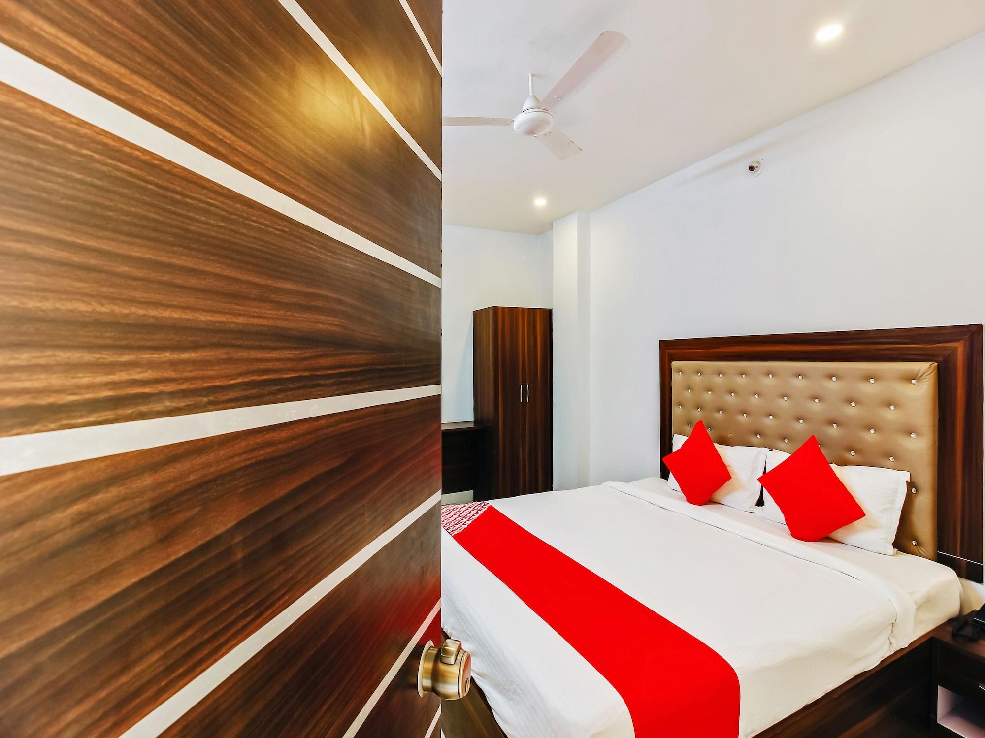 Oyo 29131 Hotel Mn Grand Шамшабад Экстерьер фото