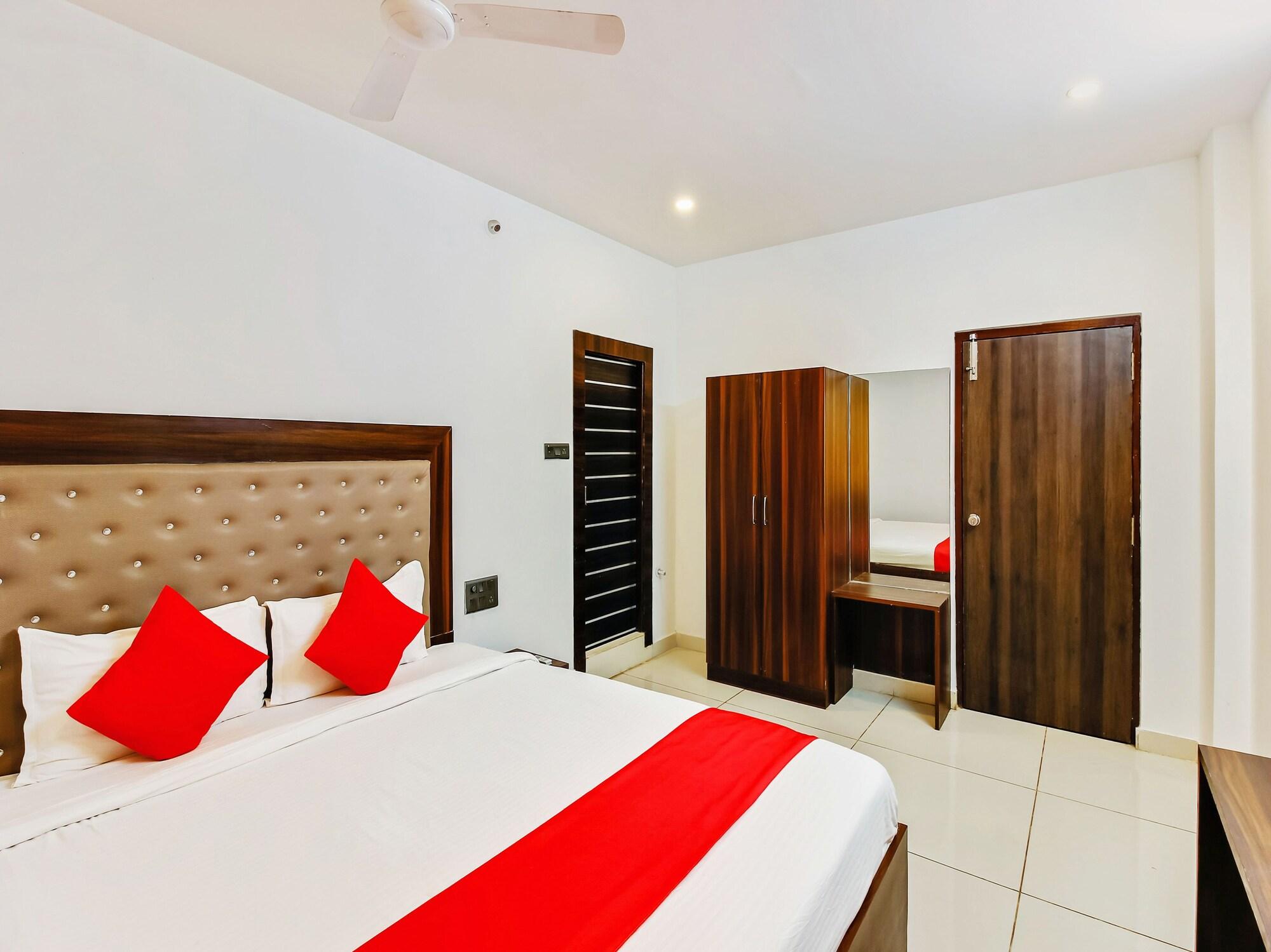 Oyo 29131 Hotel Mn Grand Шамшабад Экстерьер фото